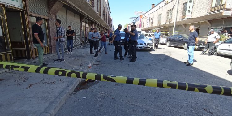 Amca yeğenin arasında bıçaklı kavga