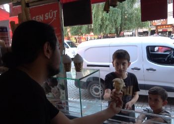 Babasının vasiyetini yerine getirdi