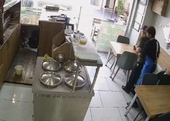 Müşterisini Heimlich ile kurtardı