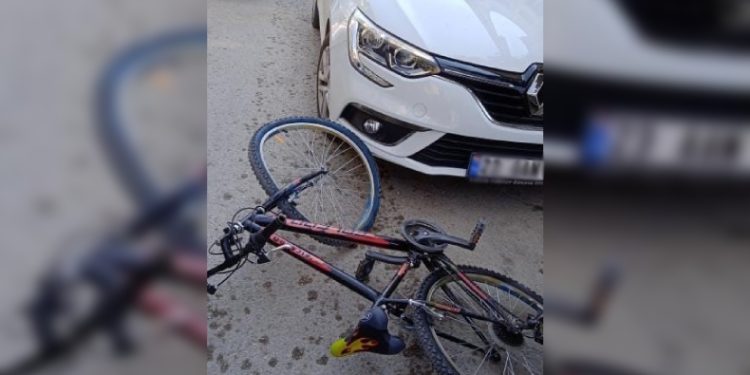 Elazığ’da otomobil bisiklete çaptı
