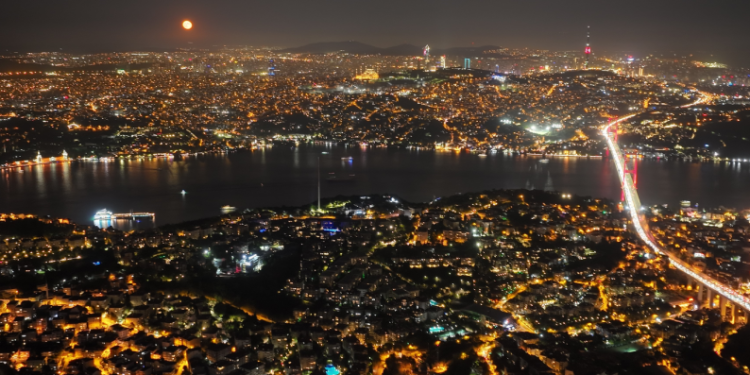 Süper Ay manzarası görüntülendi