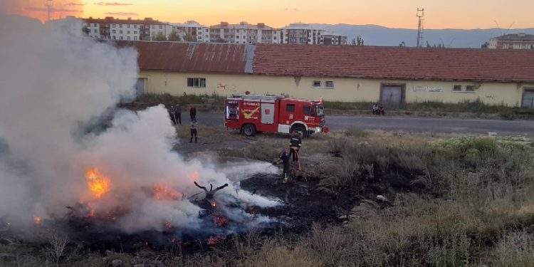 Ot yangını korkuttu