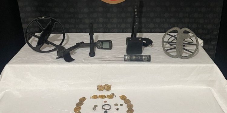 Tarihi eserler ele geçirildi