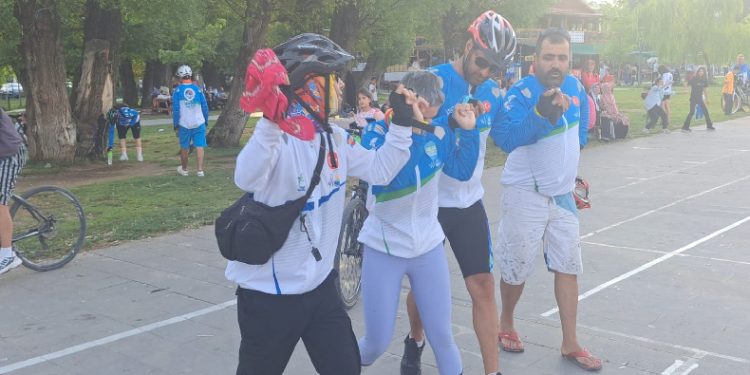 Engelli bisikletçiler festivale renk kattı