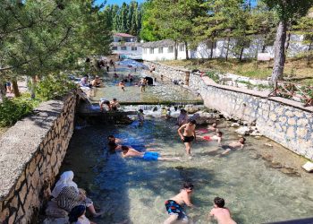 Hem serinliyorlar hem şifa buluyorlar