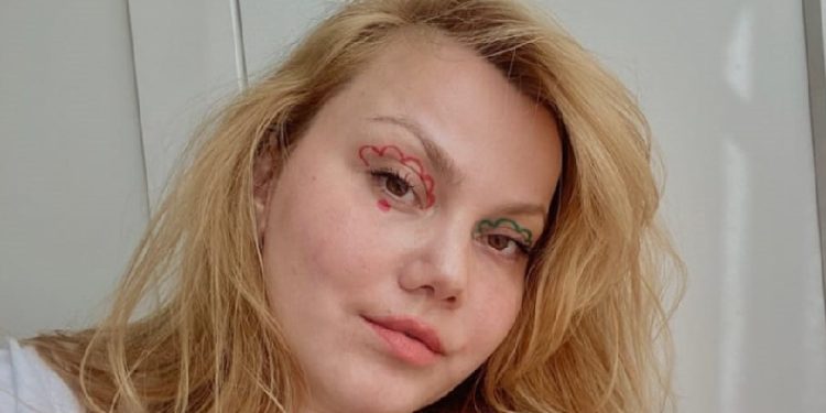 Kocası tarafından bıçaklanan Youtuber hastanede