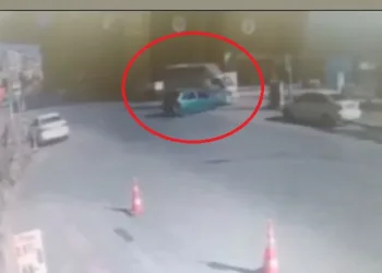 Yolu ortalamayınca kafa kafaya çarpıştılar