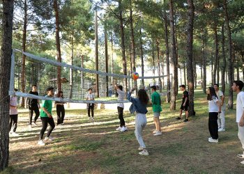 Depremzede gençler heyecan bahçesinde stres attı