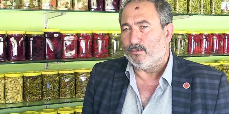 Tartıştığı genci silahla yaralayan muhtar tutuklandı