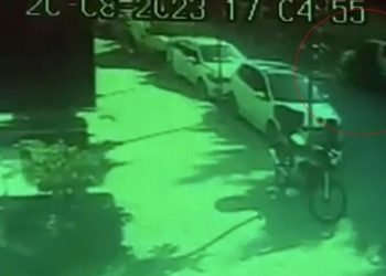 Motosikletle egzoza çarptı, kafatası kırıldı