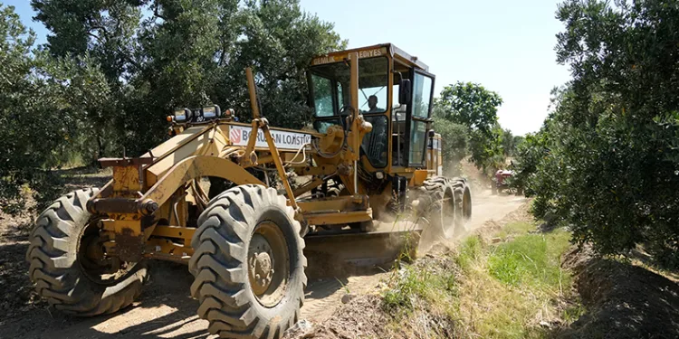 Gemlikli çiftçiye arazi yolu desteği
