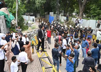 Eski Başbakan Imran Khan tutuklandı