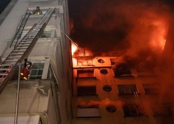 Fransa’da 5 katlı binada yangın