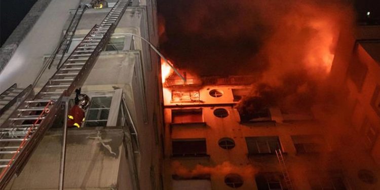 Fransa’da 5 katlı binada yangın