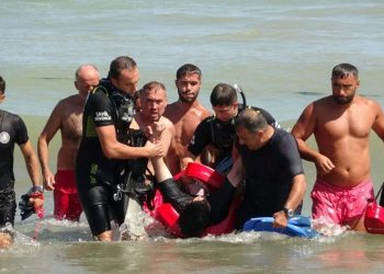 Kaybolan aile fertlerini dalgıçlar sağ çıkardı