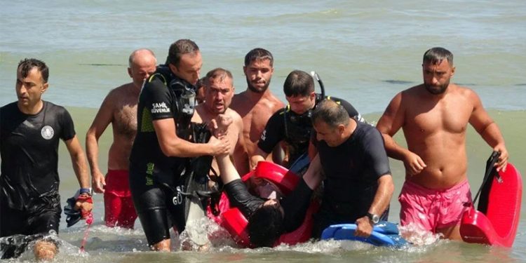 Kaybolan aile fertlerini dalgıçlar sağ çıkardı