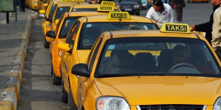 Mobil uygulamalar taksi duraklarını vurdu