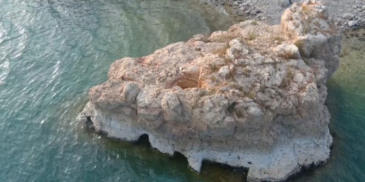 Kaya mezar ve odalar gün yüzüne çıktı