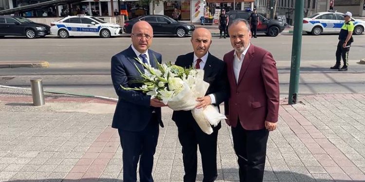 Bursa Valisi Demirtaş törenle karşılandı