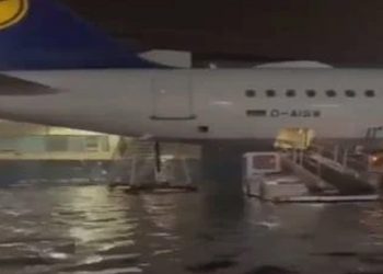 Frankfurt Havalimanı’nı su bastı