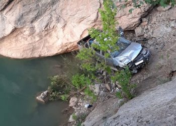 Karaman’da kamyonet Göksu Nehrine uçtu