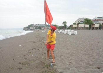 Akçakoca’da denize girmek yasaklandı