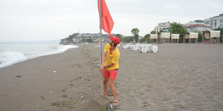 Akçakoca’da denize girmek yasaklandı