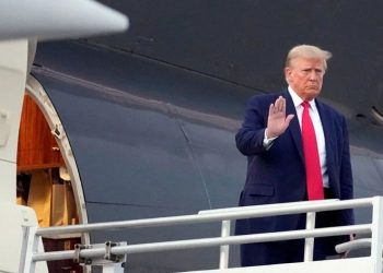 Trump, cezaevine teslim oldu