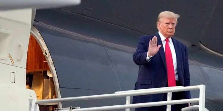 Trump, cezaevine teslim oldu