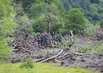 Gürcistan’da toprak kayması