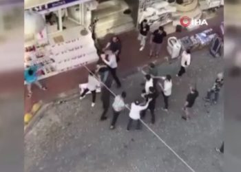 Fatih’te iki grup birbirine girdi,