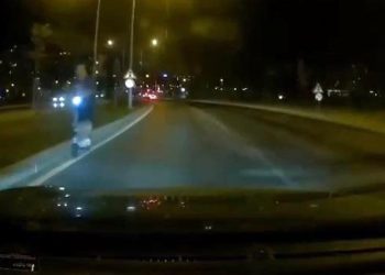 Scooter ile tersten giden genç faciaya davetiye çıkardı