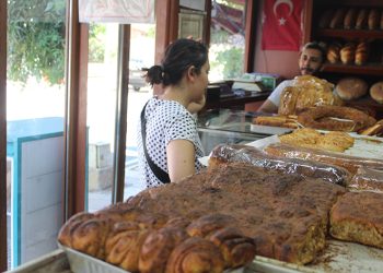 Fırıncıların sıcak havalarda zorlu mesaisi