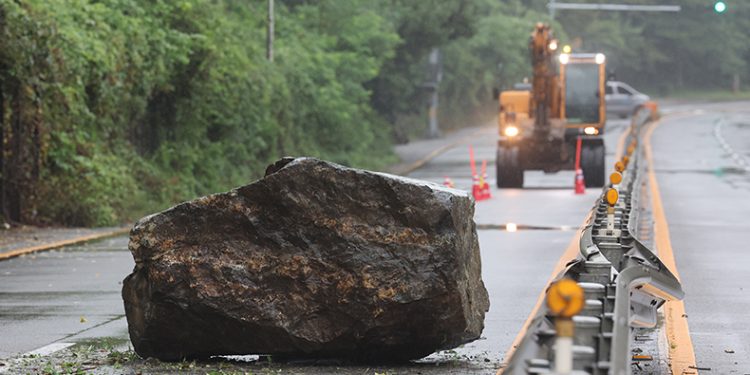 Güney Kore’yi Khanun Tayfunu vurdu
