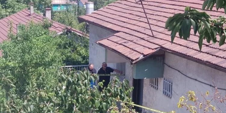 Vantilatörü tamir etmek isterken canından oldu