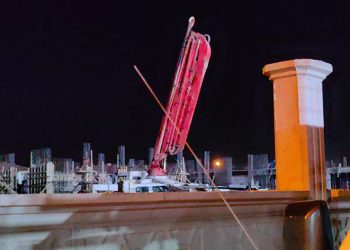 Beton mikserinin hortumu çarptı, ağır yaralandı