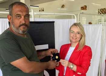 Rekor kan bağışı yapan vatandaşa altın madalya