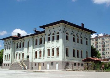 Tarihi mektep halka açılacak