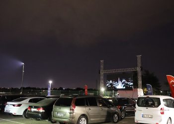 Bursa’da yıldızların altında sinema keyfi