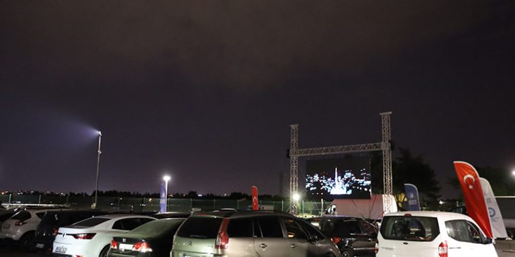 Bursa’da yıldızların altında sinema keyfi