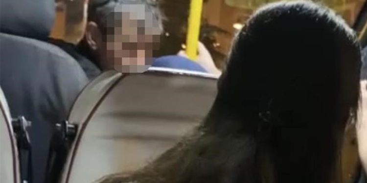 Minibüs şoförü kadın yolcuyu araçtan kovdu