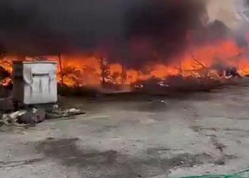 Serada çıkan yangın paniğe neden oldu