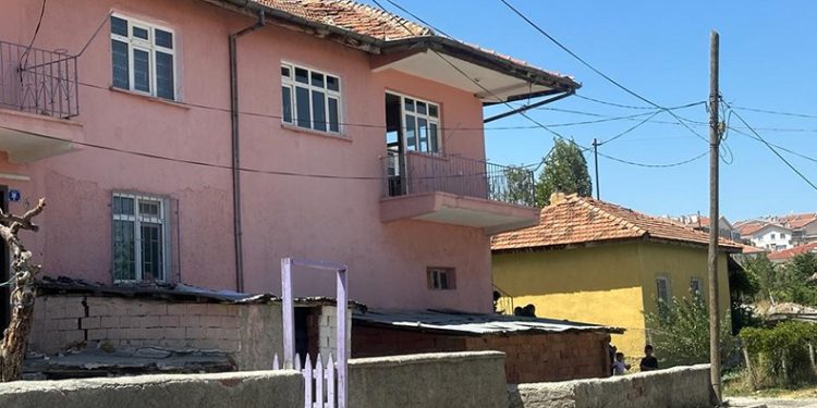 Kadın boşanma aşamasındaki eşini vurdu