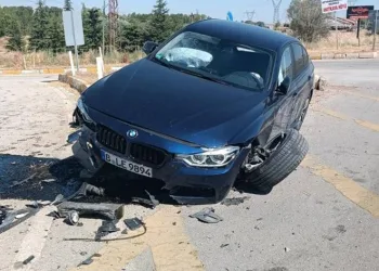 Yabancı uyruklu aile kazada yaralandı