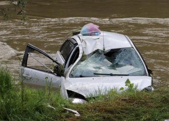 Kontrolden çıkan otomobil Yeşilırmak’a uçtu