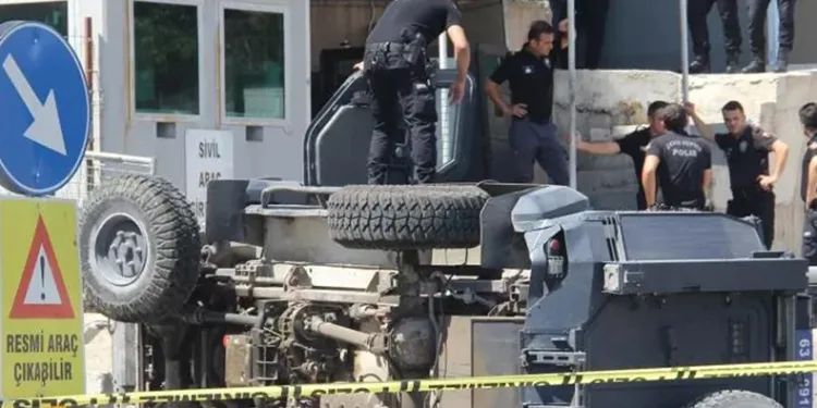 Şanlıurfa’da zırhlı polis aracı devrildi