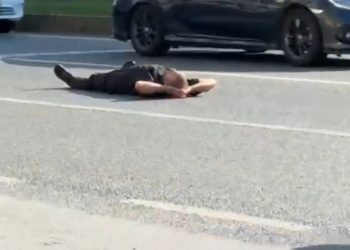 Yüzlerce aracın geçtiği karayoluna böyle uzandı