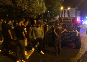 İki araç çarpıştı, biri alev topuna döndü