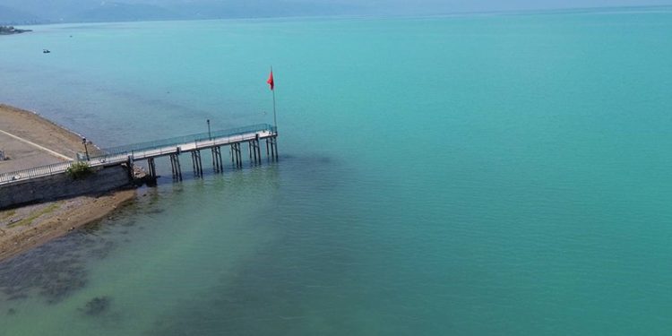 İznik Gölü turkuaza büründü