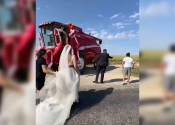 Düğününde biçerdöveri gelin arabası yaptı